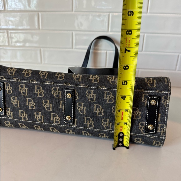 Dooney and Bourke shoulder bag - Picture 13 of 14